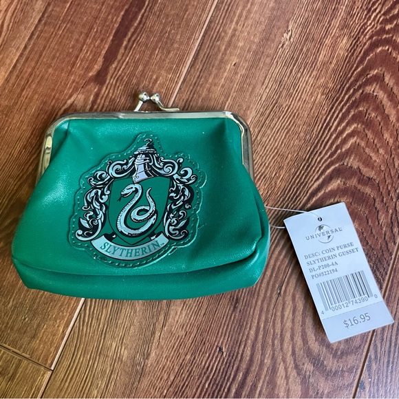Universal Studios, Harry Potter Slytherin coin purse - Picture 1 of 4